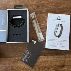 Misfit ray- like NEW, includes additional band and new batteries